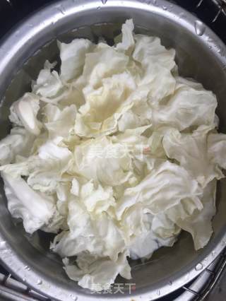 辣炒手撕包菜的做法步骤：1