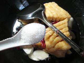 黑木耳茭白煮兰花豆腐干的做法步骤：6