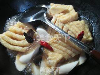 黑木耳茭白煮兰花豆腐干的做法步骤：8