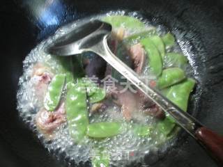 扁豆煮腊鸡腿的做法步骤：4