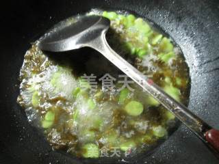 雪菜虾仁蚕豆羹的做法步骤：5