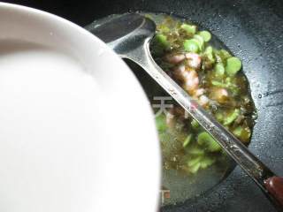 雪菜虾仁蚕豆羹的做法步骤：8