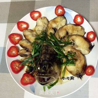 肉肉厨教您清蒸鲈鱼如何才能做到鱼肉味鲜嫩滑？的做法步骤：8