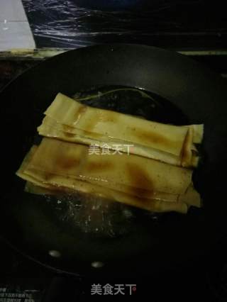 凉拌卤味豆腐皮的做法步骤：3