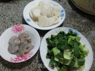 虾仁青菜炒年糕的做法步骤：1