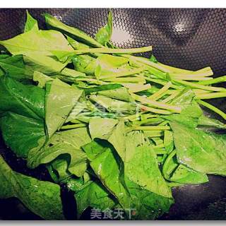 蒜炒苕尖的做法步骤：3