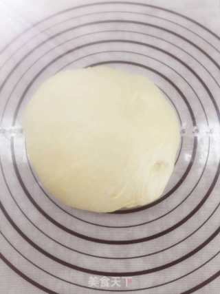充满正能量的早餐面包肉松卷的做法步骤：3