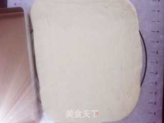 充满正能量的早餐面包肉松卷的做法步骤：4