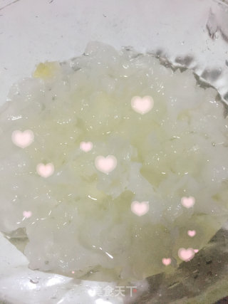 桂花银耳桃胶甜汤的做法步骤：2