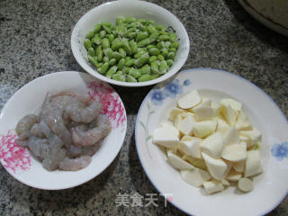 虾仁茭白炒毛豆的做法步骤：1