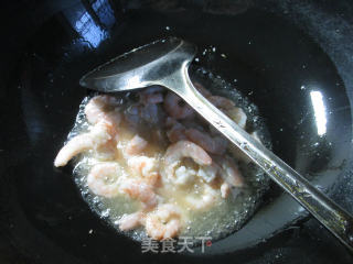 虾仁茭白炒毛豆的做法步骤：3