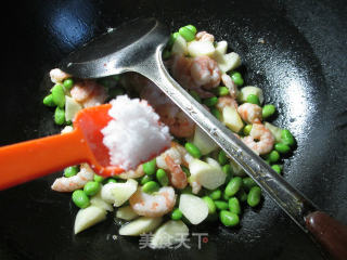 虾仁茭白炒毛豆的做法步骤：8