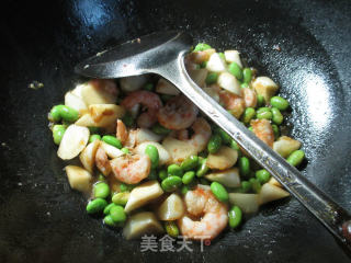 虾仁茭白炒毛豆的做法步骤：9