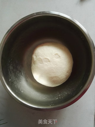 韭菜鸡蛋馅饼的做法步骤：2