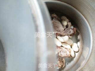 白芸豆青菜龙骨汤的做法步骤：2