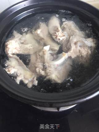 青菜豆腐汤的做法步骤：1