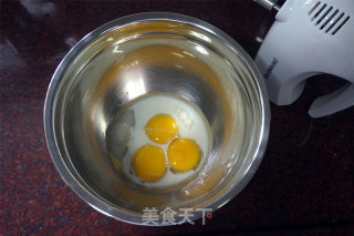 成功率超高的配方：6寸戚风蛋糕的做法步骤：4