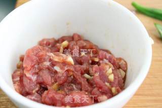 秋葵酿肉的做法步骤：2