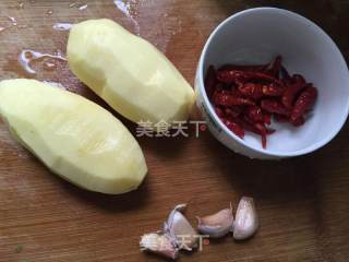 酸辣土豆丝的做法步骤：1