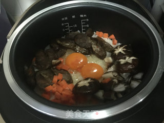 腊肠煲仔饭的做法步骤：7