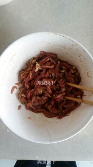 尖椒肉丝的做法步骤：1