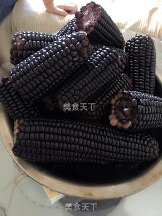 黑糯玉米排骨汤的做法步骤：2