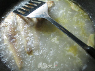 小黄鱼煮粉丝的做法步骤：6