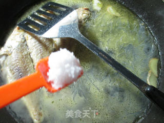 小黄鱼煮粉丝的做法步骤：9