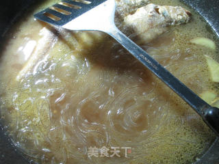 小黄鱼煮粉丝的做法步骤：10