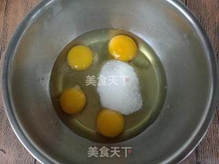 可萌可萌的纸杯小鸡蛋糕的做法步骤：1