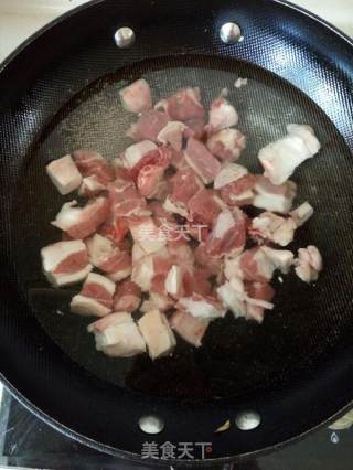 牛肉炖西红柿的做法步骤：2