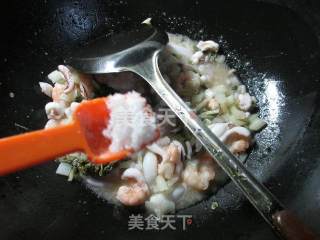 腌白菜炒海鲜的做法步骤：8