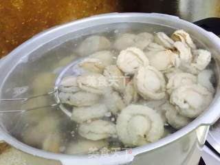 鲍汁扣南非鲍鱼的做法步骤：2