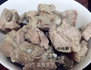 手把手教您如何做出一份香嫩诱人的红烧排骨#肉肉厨的做法步骤：4