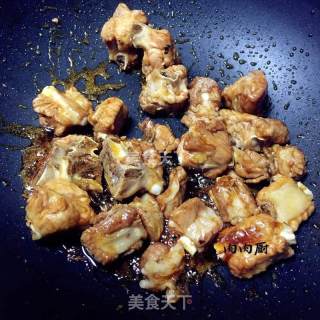 手把手教您如何做出一份香嫩诱人的红烧排骨#肉肉厨的做法步骤：8