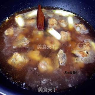 手把手教您如何做出一份香嫩诱人的红烧排骨#肉肉厨的做法步骤：10