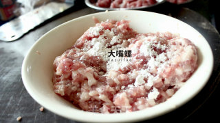 独家饺皮米粉包丨大嘴螺的做法步骤：2