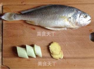 红烧黄鱼的做法步骤：1