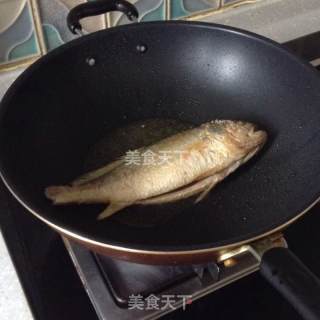 红烧黄鱼的做法步骤：3