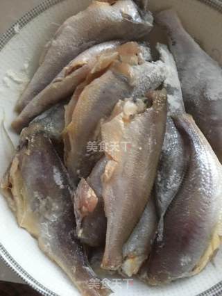 兼黄花鱼的做法步骤：1