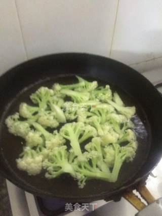鱿鱼炒菜花的做法步骤：7