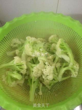 鱿鱼炒菜花的做法步骤：8