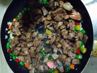 黑椒牛肉粒的做法步骤：9