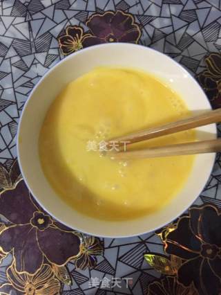 黄油葱香鸡蛋饼的做法步骤：1