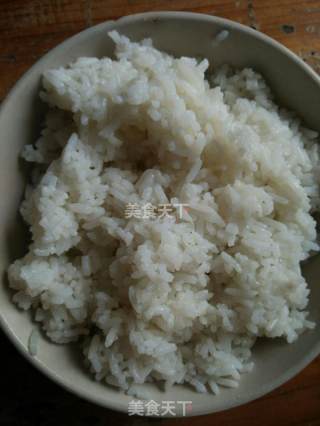 虾仁火腿蛋炒饭的做法步骤：2