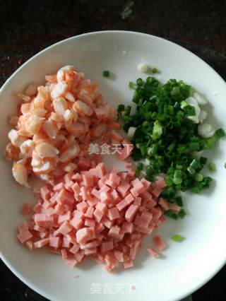 虾仁火腿蛋炒饭的做法步骤：3