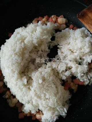 虾仁火腿蛋炒饭的做法步骤：6