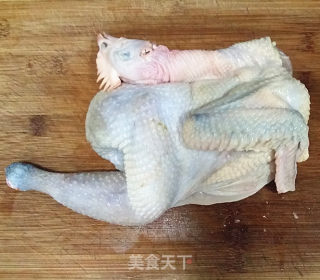 板栗烧仔鸡的做法步骤：1