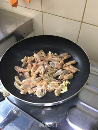 蝦頭豆腐紫菜湯的做法步骤：1