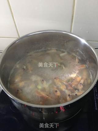 蝦頭豆腐紫菜湯的做法步骤：2